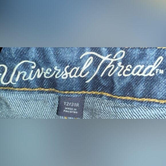 Universal Thread High Rise Straight 100% Cotton Blue Raw Hem Denim Jeans. 12. 31 - Picture 5 of 8